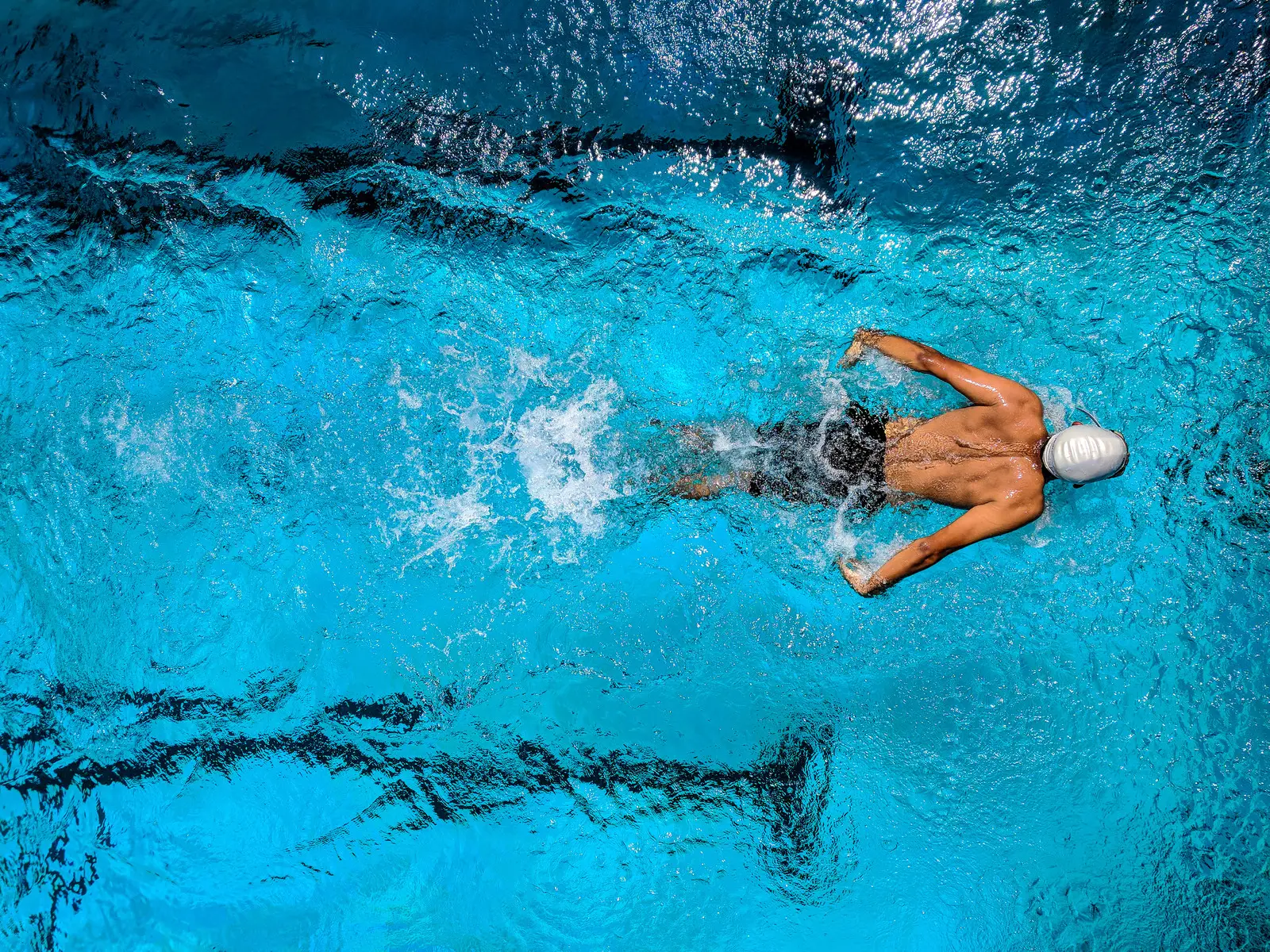 Comment améliorer sa technique en natation : les éducatifs pour progresser en triathlon